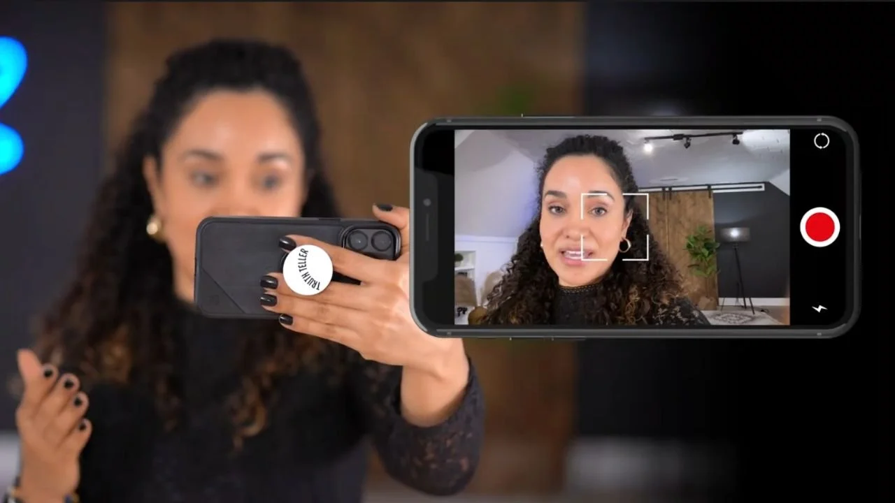 Why Recording a Video Podcast on Your iPhone Isn’t So Simple, original studio demonstration