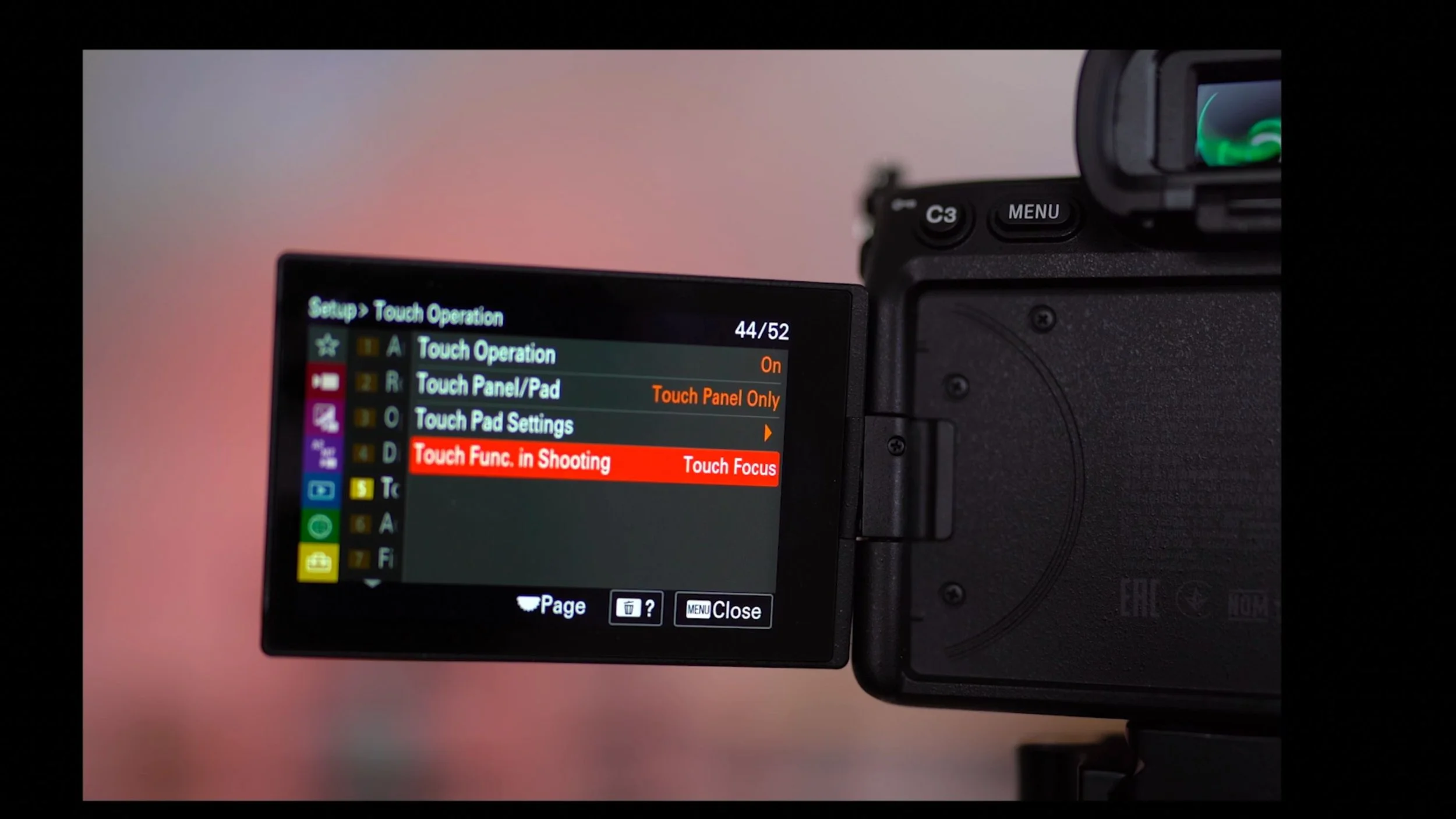 Setup Menu (Yellow) > 5 Touch Operation > Touch Func. in Shooting, original studio demonstration